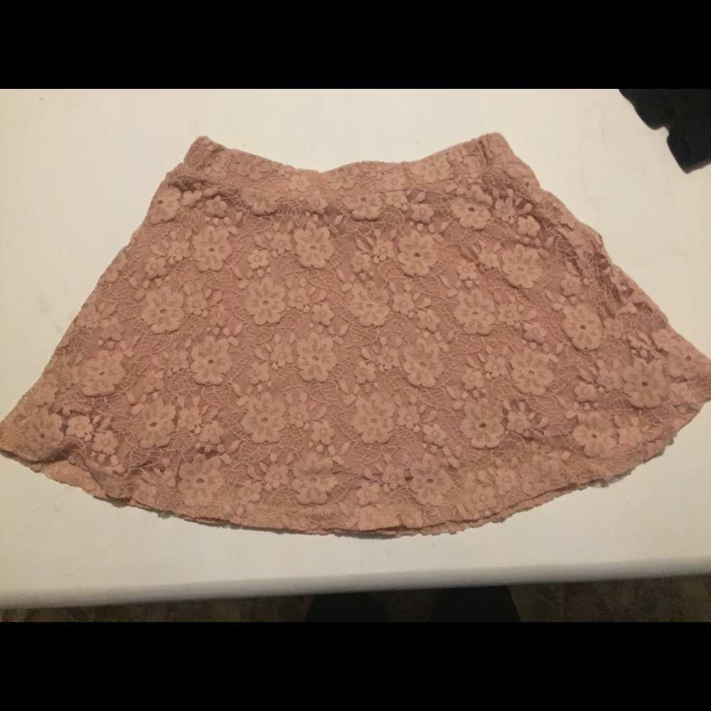 ❗️FINAL SALE❗️Forever 21 lace mini skirt in Blush